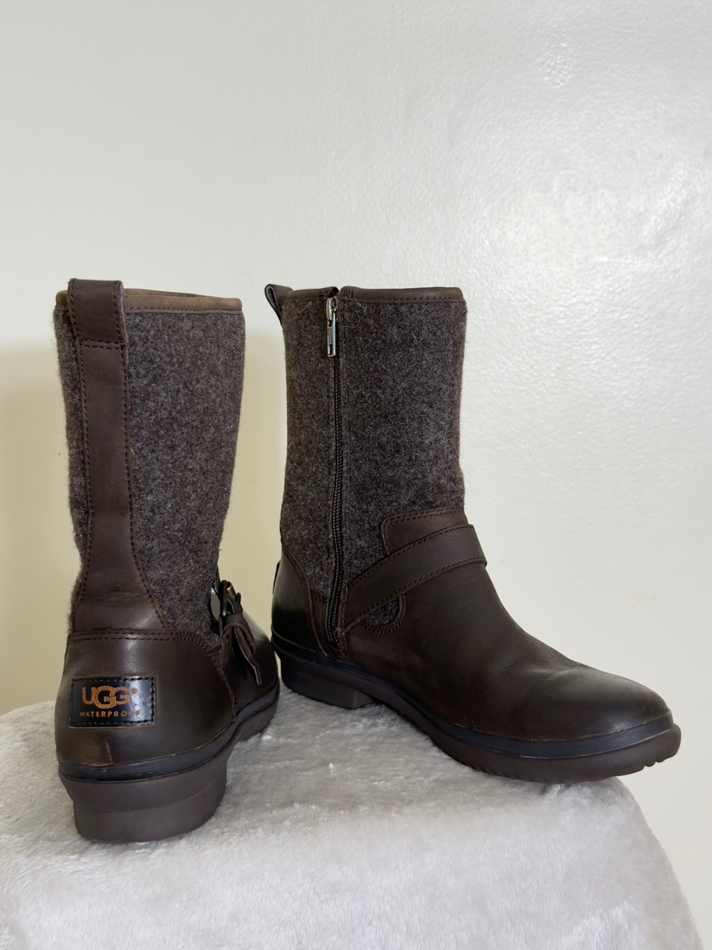 UGG Robbie Stout Brown Leather Waterproof Winter Boots Gray Wool Buckle Lined Sz